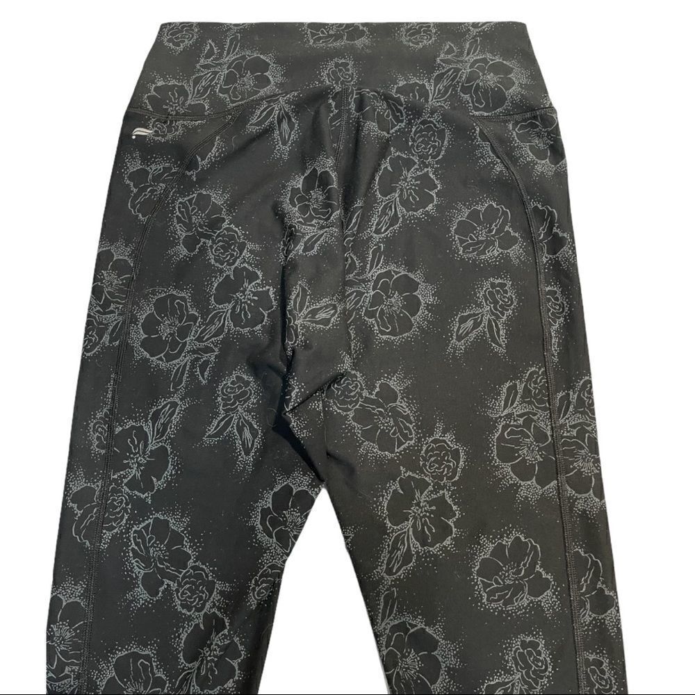 Fabletics mid-Rise outlined floral crop leggings Sz S - Picture 6 of 11